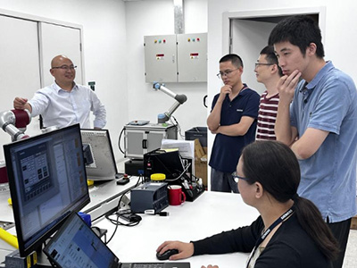 楊鎮(zhèn)伍：助力自動化生產(chǎn)線駛?cè)搿爸悄軙r代”